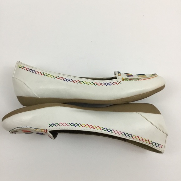 Soft Style Hush Puppies Embroidered Stitched Flats - Picture 2 of 8